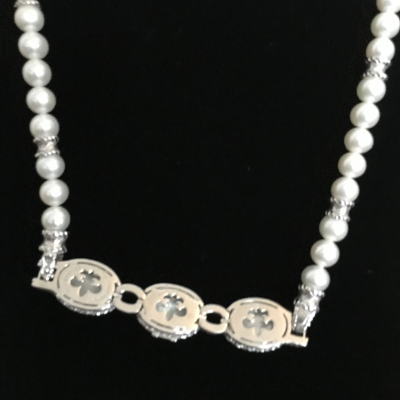 JUDITH RIPKA STERLING SILVER CULTURED PEARL NECK - Picture 3 of 7